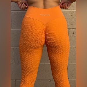 Peachy Bunz Scrunch Butt V Waist Sport Leggings in Tangerine S